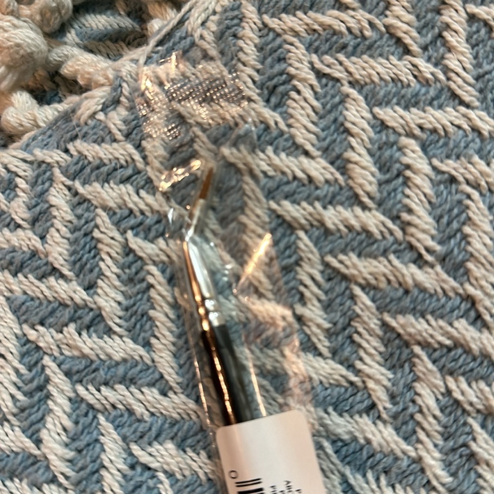 Bare Minerals Slanted Eyeliner Brush, New! - Picture 3 of 3